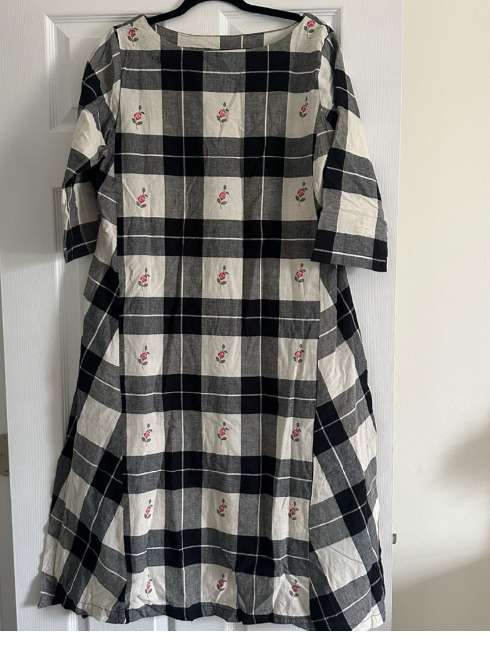 Size XL Vintage Plaid Black and White Dress with Floral Accents - Cotton Linen